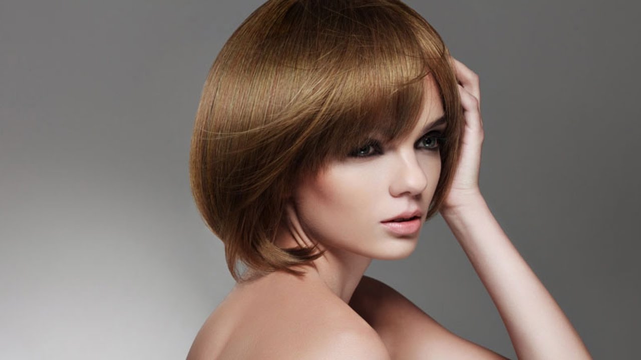 Coiffures pour femmes pour cheveux mi-longs pour un visage rond